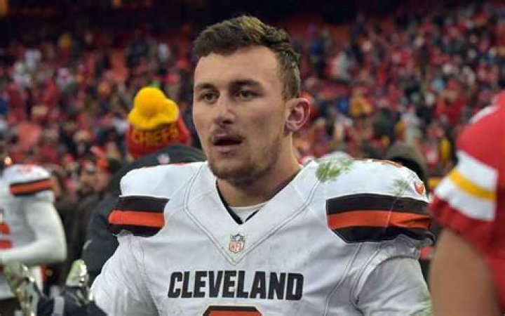
1.83 m Tall Hamilton Tiger-Cats Player Johnny Manziel's Overall Net Worth; His Career Achievement and Stats
