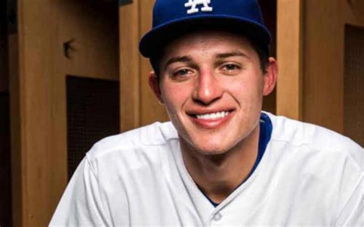 
How much salary does the Los Angeles Dodgers Baseball Player Corey Drew Seager earn? His Lifestyle and Net worth