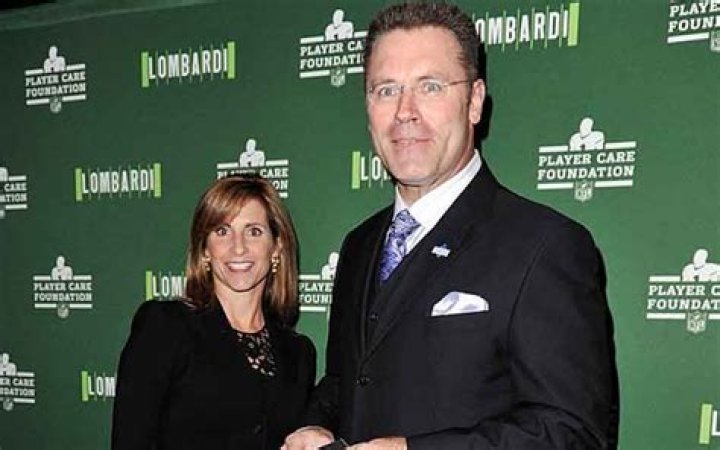 
58 Years Sports Personality Howie Long's Longtime Married Relationship with Wife Diane Addonizio; Their Family Life and Children