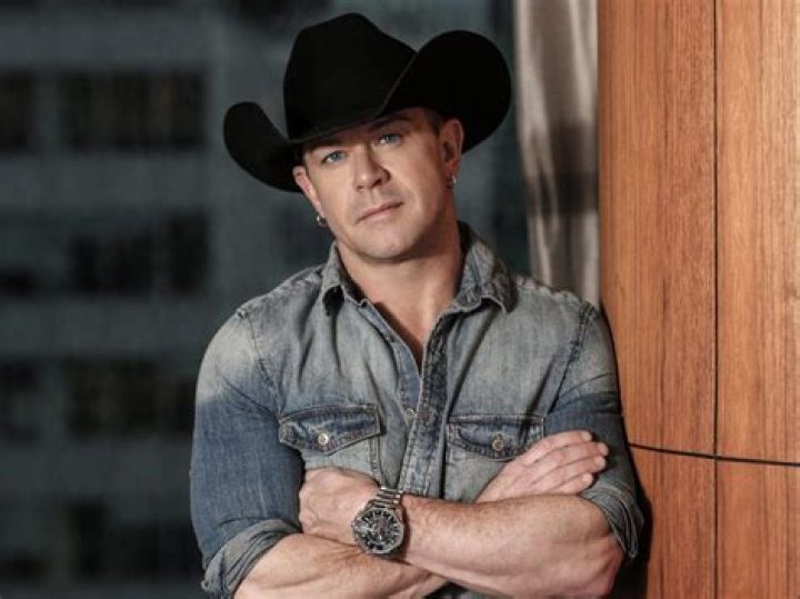 Hire Aaron Pritchett for a Corporate Event or Performance Booking.