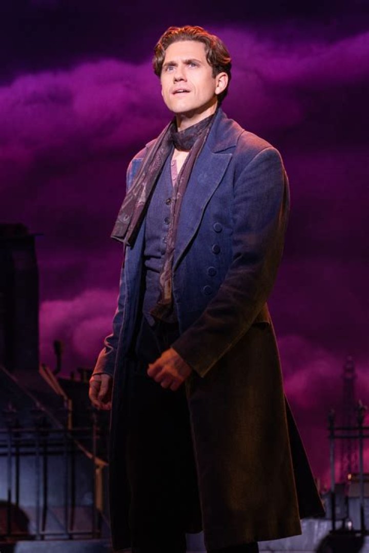 Aaron Tveit Height, Weight, Age, Girlfriend, Family, Facts, Biography