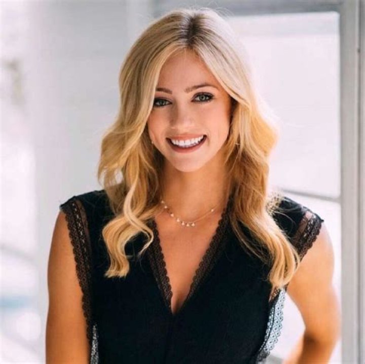 Abby Hornacek Salary at Fox; Is she Married? (Bio, Relationship, Age, Net worth)
