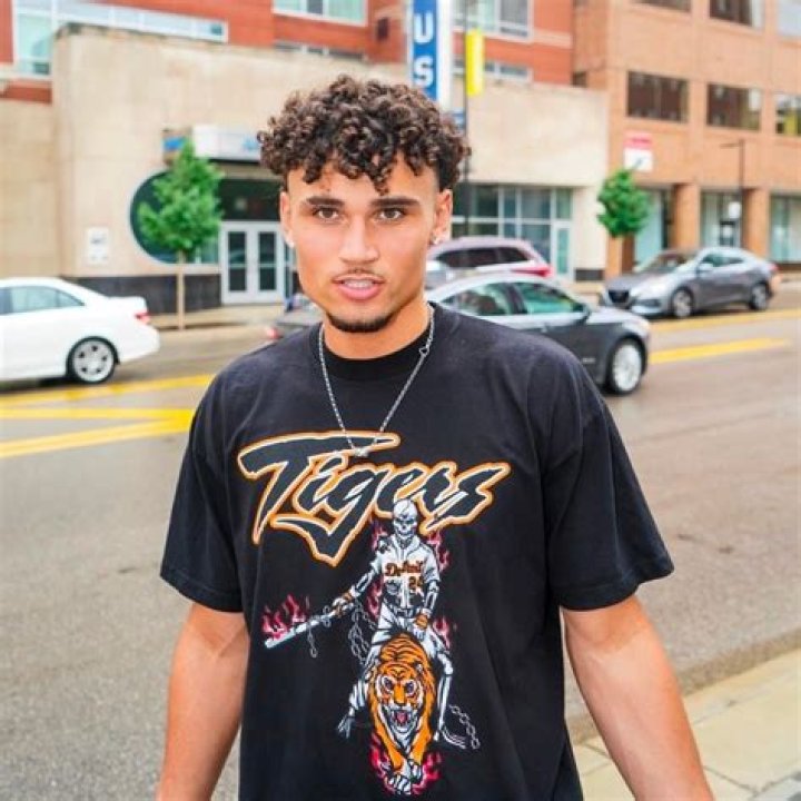 Adrien Nuñez Height, Weight, Age, Girlfriend, Parents