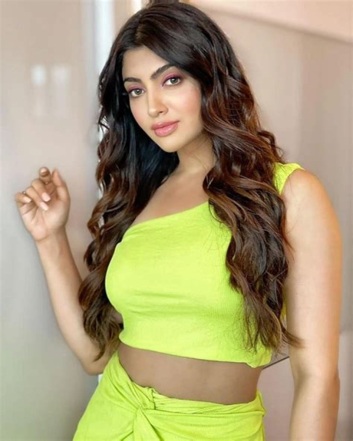 Akanksha Puri Height, Weight, Age, Boyfriend, Family, Facts, Biography