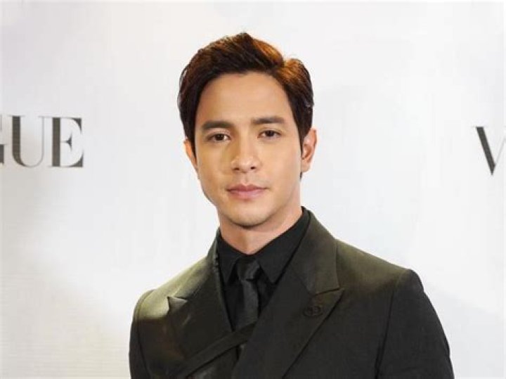 Alden Richards Height, Weight, Age, Girlfriend, Family, Facts, Biography
