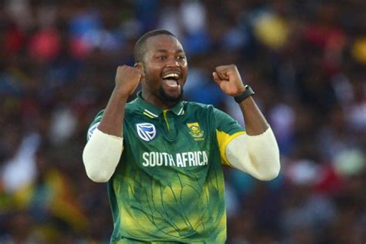 South African Cricketer Andile Phehlukwayo Bio, Age, Net Worth, Salary, Stats, Bowling, Stats, & Wife