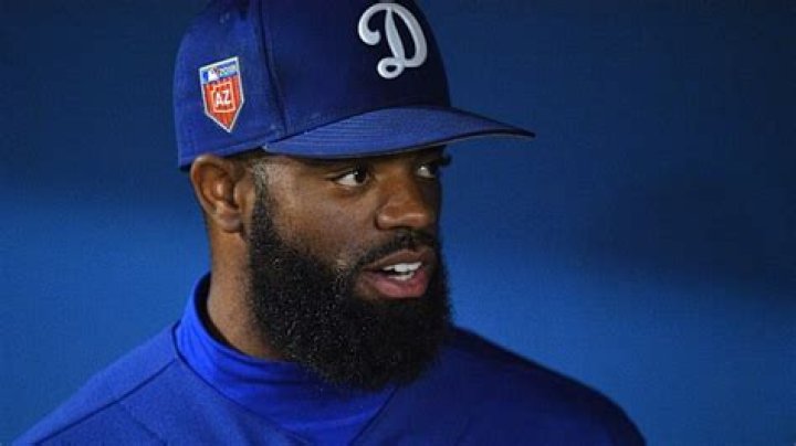 Andrew Toles Biography-salary, net worth, contract, stats, married, relationship, girlfriend, children, career, age, nationality