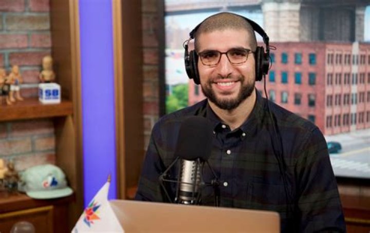 Ariel Helwani Bio fact of age, height, net worth, salary, nationality, girlfriend, spouse, game, nationality, career