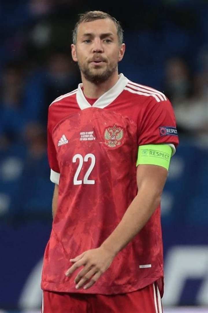 Artem Dzyuba Biography- bio, salary, career, net worth, Russia WC 2018, Cosser, football, caps