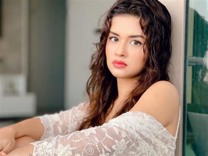 Avneet Kaur Height, Weight, Age, Boyfriend, Family, Facts, Biography