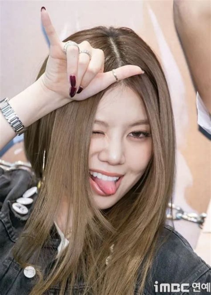 Bailey Sok Height, Weight, Age, Body Statistics