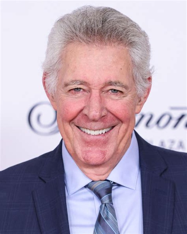 Barry Williams Reveals Why It Was “Awkward” on the “Brady Bunch” Set