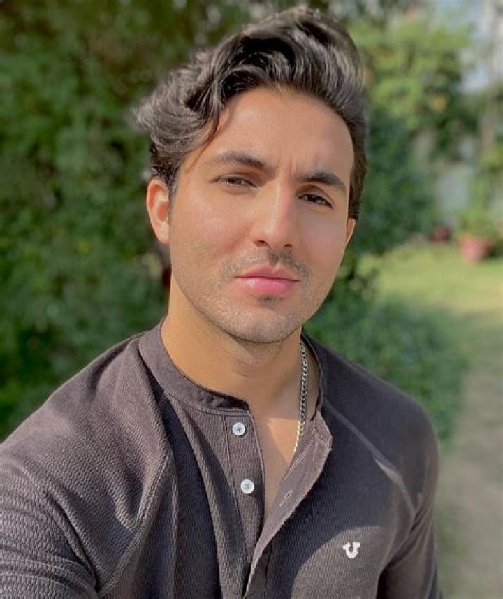 Behroze Sabzwari Height, Weight, Age, Body Statistics