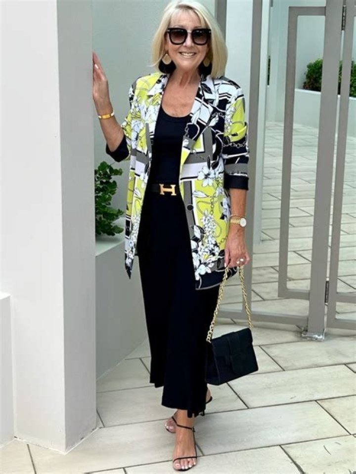 6 Tips for Wearing Blazers If You're Over 60, According to Stylists