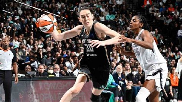 Breanna Stewart Height, Weight, Age, Boyfriend, Family, Facts, Biography