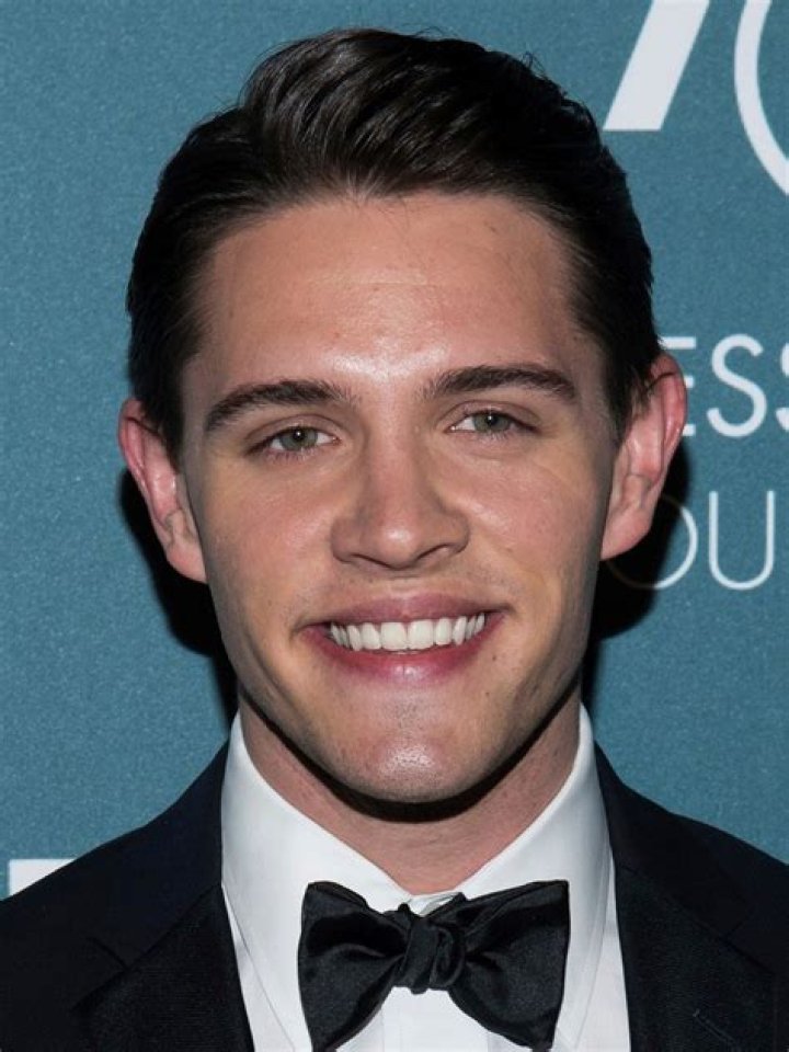 Casey Cott Height, Weight, Age, Girlfriend, Family, Facts, Biography