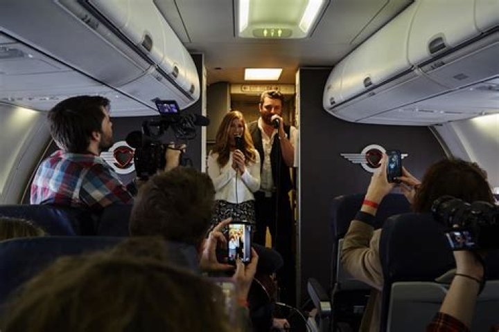 Cassadee Pope Duets with Chris Young Aboard Southwest Airlines Live at 35 – Celeb Secrets
