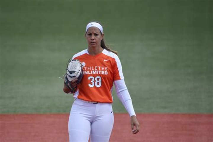 Cat Osterman Biography- Softball player, Salary, Contract, Stats, Net worth, Married, Relationship, Affair, Age, Height, Family, Dating, Husband, Children