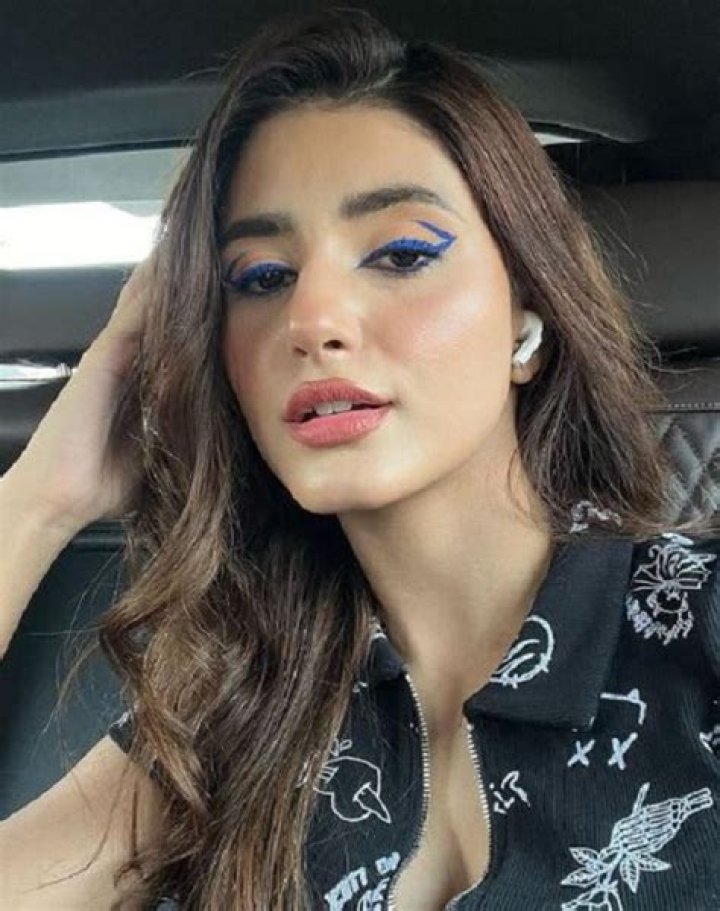 Chandni Bainz Height, Weight, Age, Boyfriend, Family