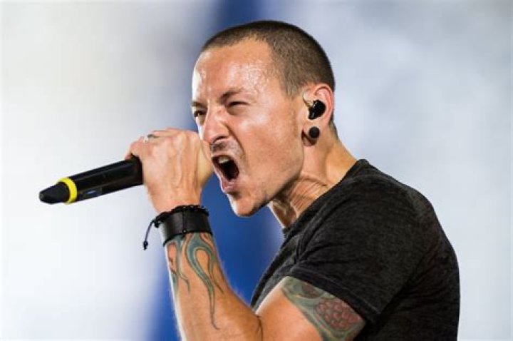 Chester Bennington Height, Weight, Age, Girlfriend, Family, Biography