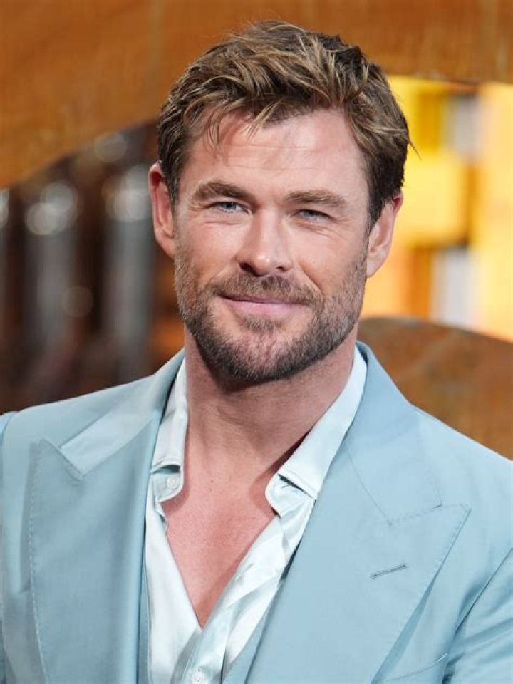 Chris Hemsworth Height, Weight, Age, Spouse, Children, Facts, Biography