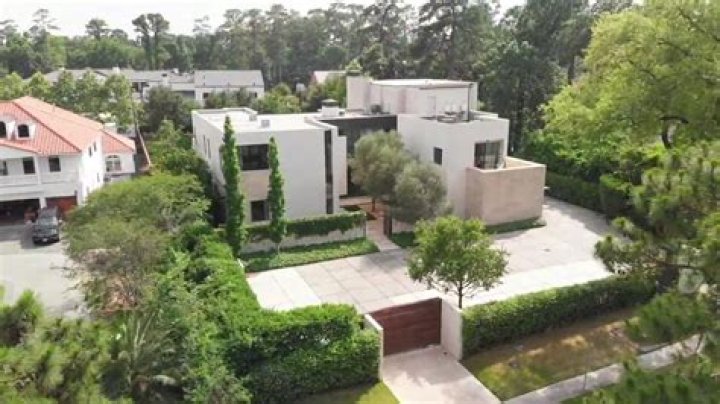 Chris Paul Sells His $8 Million Houston Mansion