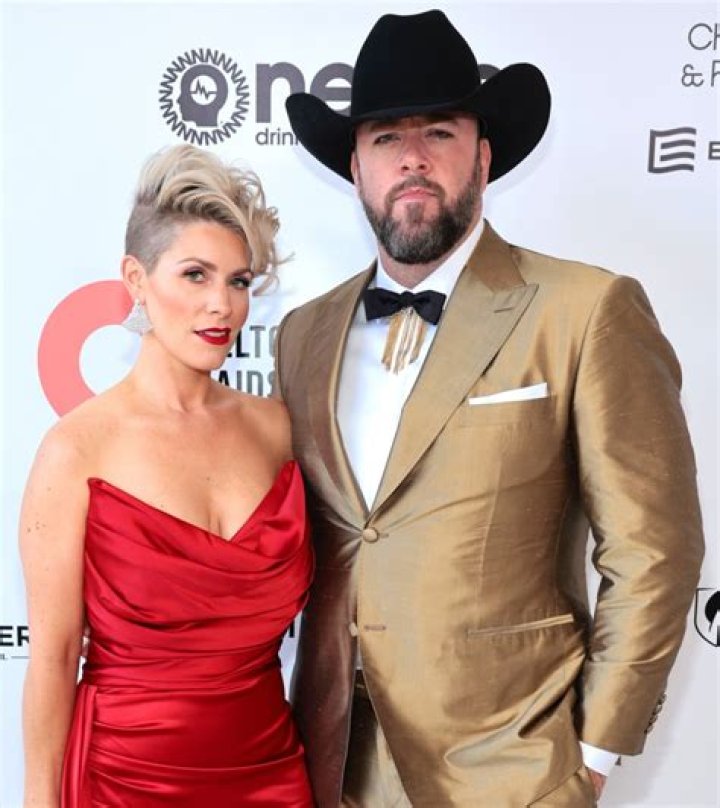 Chris Sullivan Height, Weight, Age, Spouse, Children, Facts