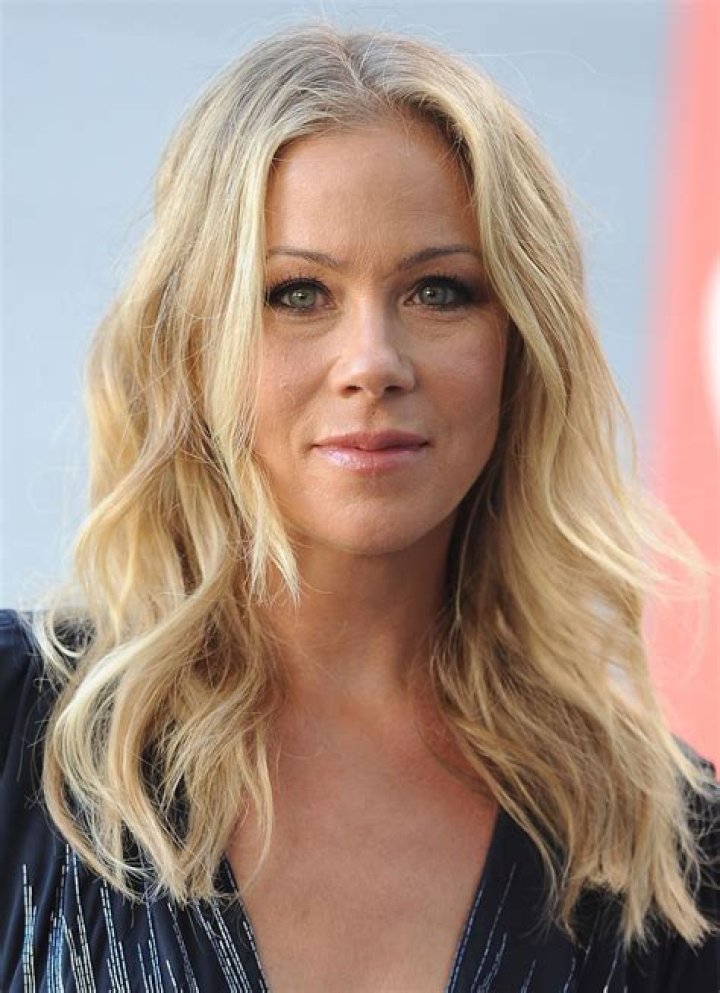Christina Applegate Height, Weight, Age, Spouse, Family, Facts, Biography