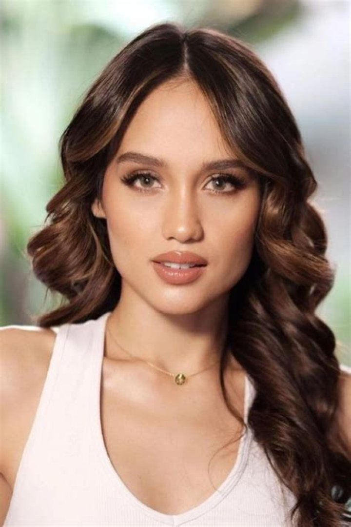 Cinta Laura Height, Weight, Age, Boyfriend, Family, Facts, Biography