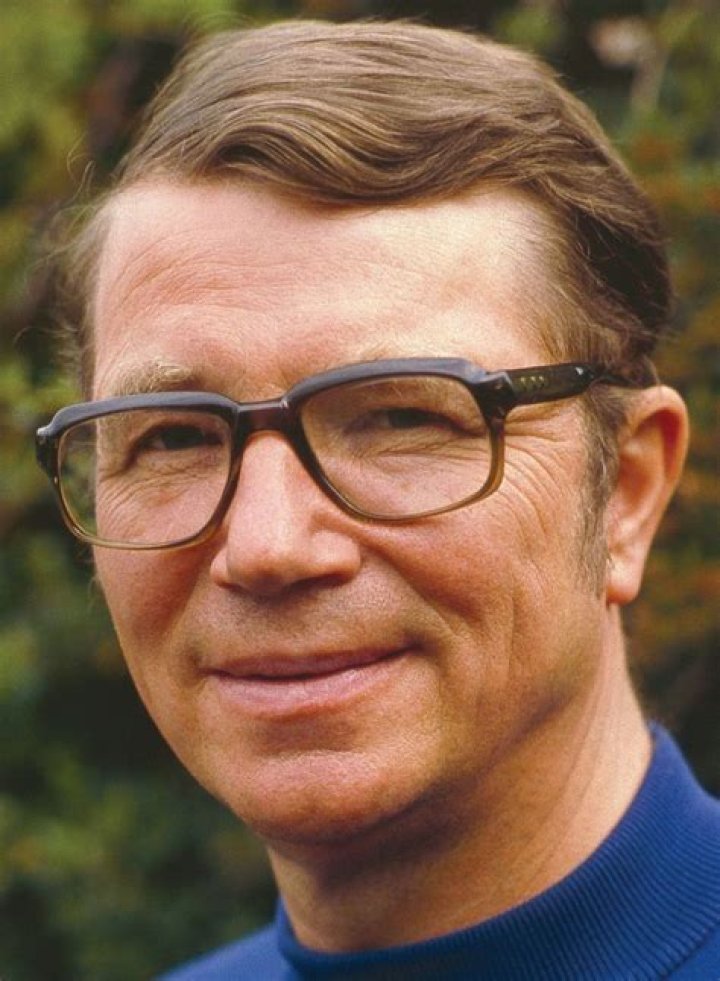 Colin Wilson Biography- NHL player, Salary, Earnings, Net worth, Contract, Married, Relationship, Girlfriend, Affair, Age, Height, Family, Nationality