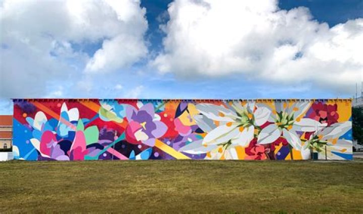 15 Fascinating Photos of the Most Colorful Murals in the World