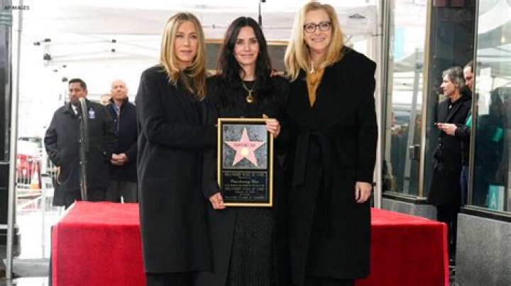 Courtney Cox Celebrates Her Addition To The Hollywood Walk Of Fame With Her ‘Friends’ – Celeb Secrets