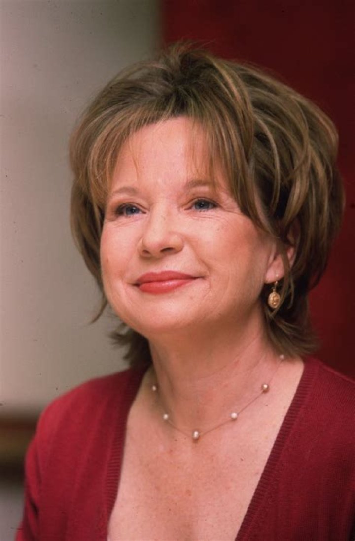 Debra Jo Rupp Height, Weight, Age, Boyfriend, Family, Facts, Biography