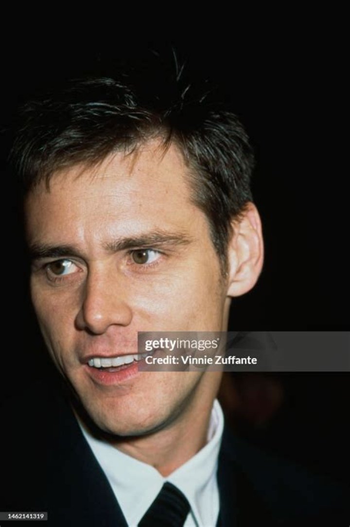 Does Jim Carrey Smoke? Truth REVEALED
