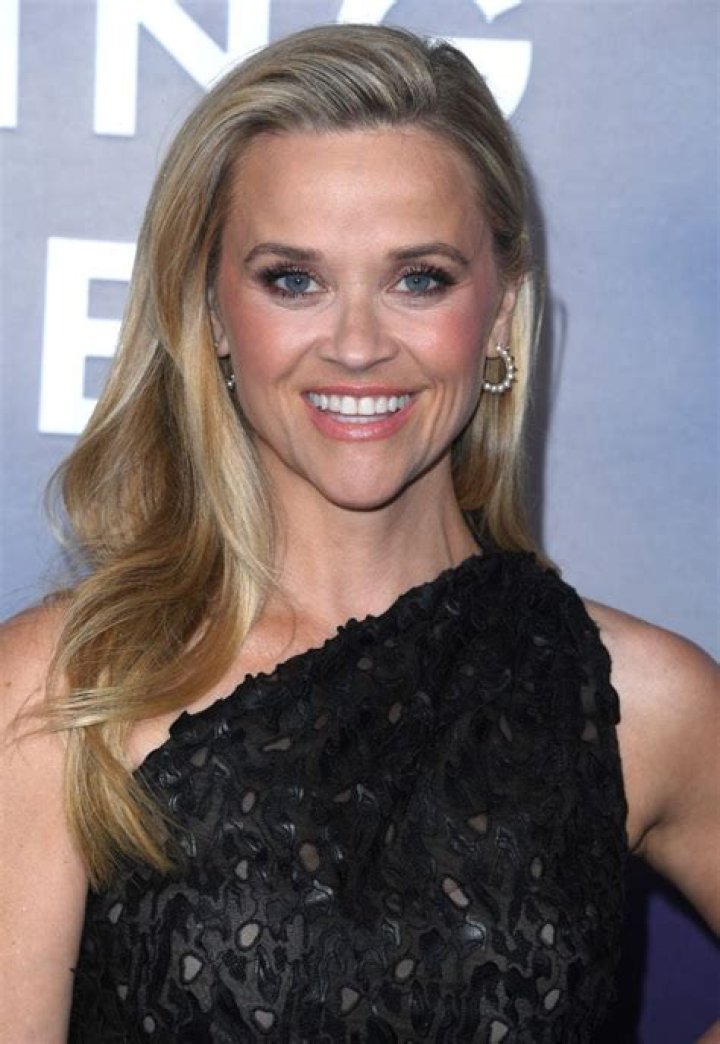 Does Reese Witherspoon Sing?