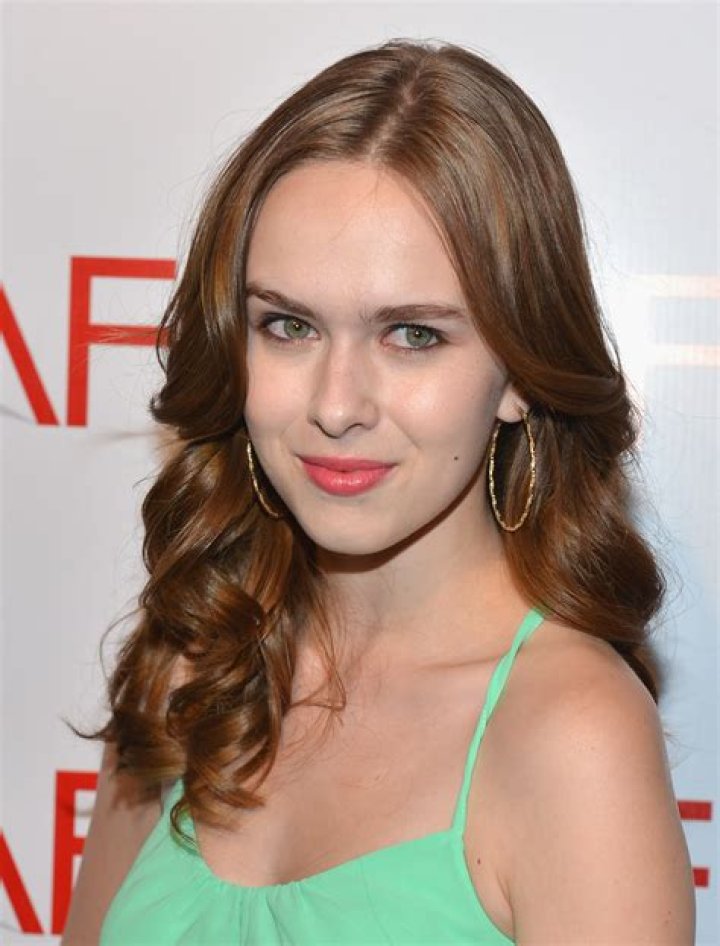 ELIZABETH MCLAUGHLIN – Celeb Secrets