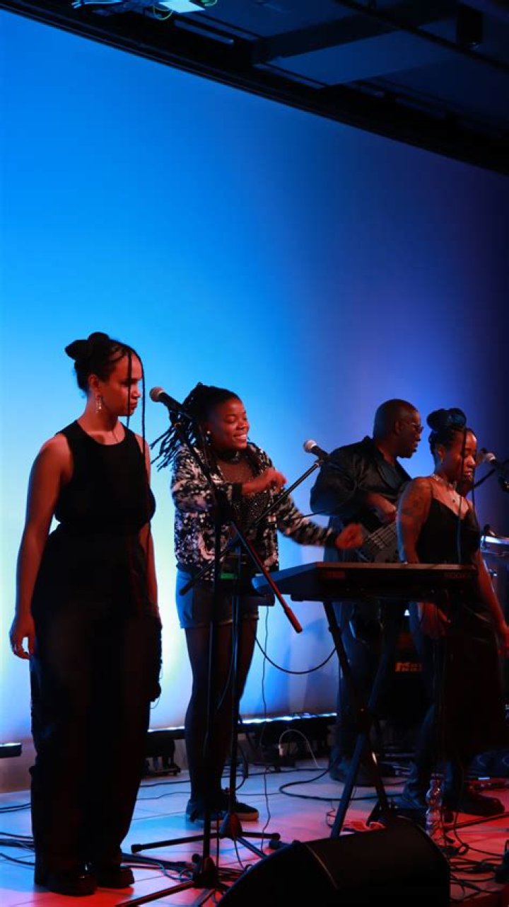 Elle King Joins Campaign To Preserve Rockwood Music Hall, Releases New Song With Diplo