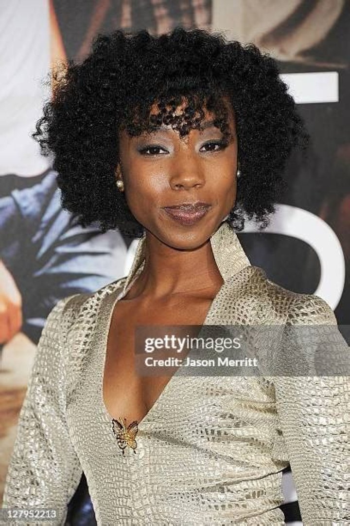 Enisha Brewster Height, Weight, Age, Body Statistics