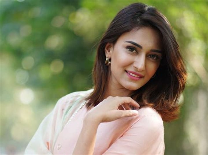 Erica Fernandes Height, Weight, Age, Boyfriend, Family, Facts, Biography