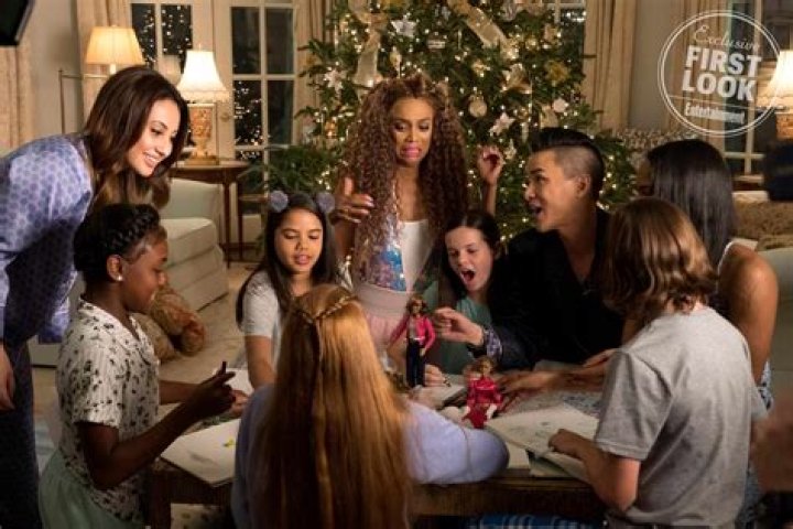 FRANCIA RAISA, JENE MOORE, ALISON FERNANDEZ, TYRA BANKS, BETSY SLIGH, HANK CHEN – Celeb Secrets