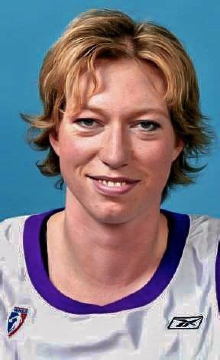 
Tallest Female Basketball Player, Glory Margo Dydek Dies Cause of Heart Attack: Know about Margo's Husband, Net Worth, Child, and WNBA Career 