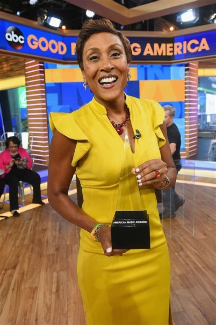 GMA's Robin Roberts Says This Was Her First Sign of Cancer