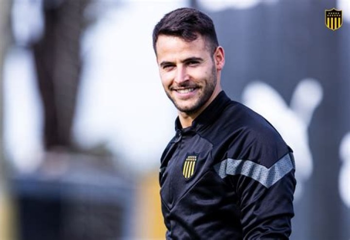 Meet Guillermo de Amores' Wife & Children, His Salary, Net Worth, Instagram, Nationality, Height, Stats, FIFA 22