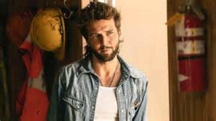 Guy Burnet Height, Weight, Age, Body Statistics