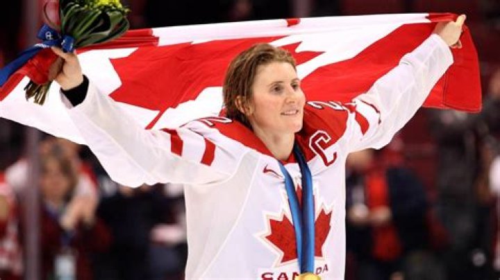Hayley Wickenheiser Biography- Hockey player, Salary, Contract, Stats, Net worth, Married, Divorce, Age, Height, Family, Children, Boyfriend
