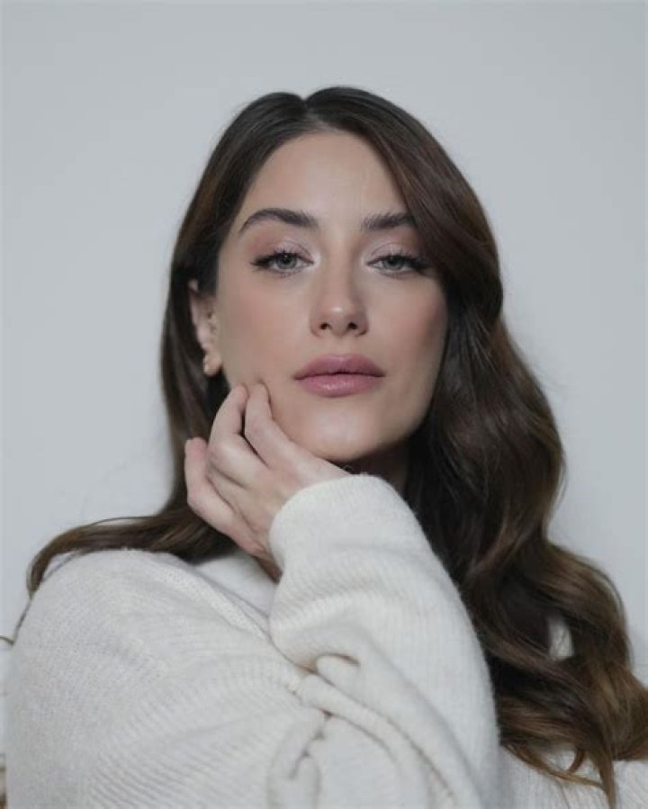 Hazal Kaya Height, Weight, Age, Spouse, Family, Facts, Biography