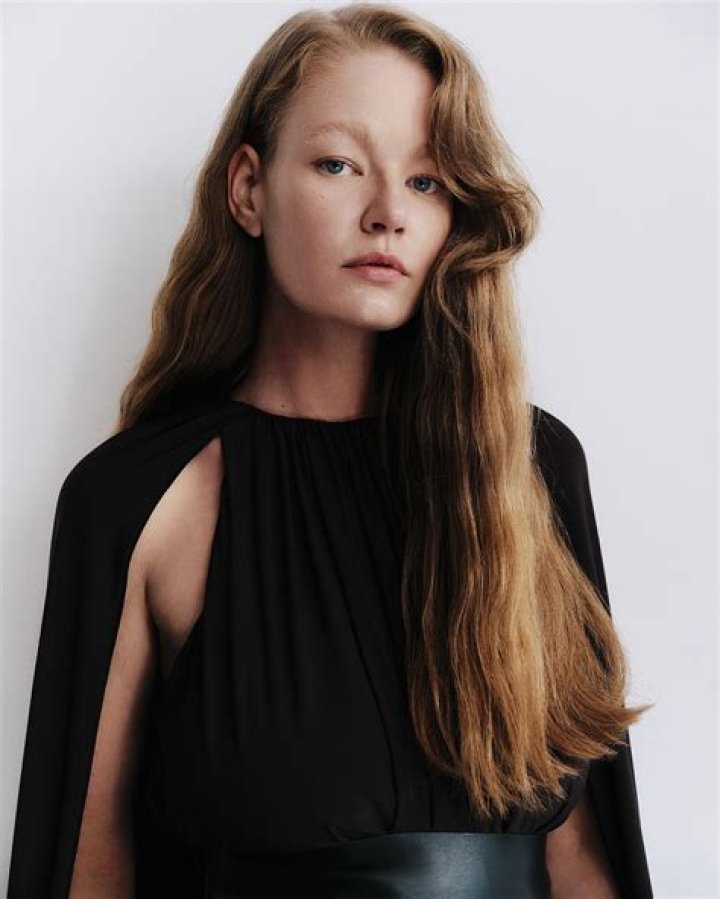 Hollie-May Saker Height, Weight, Age, Body Statistics