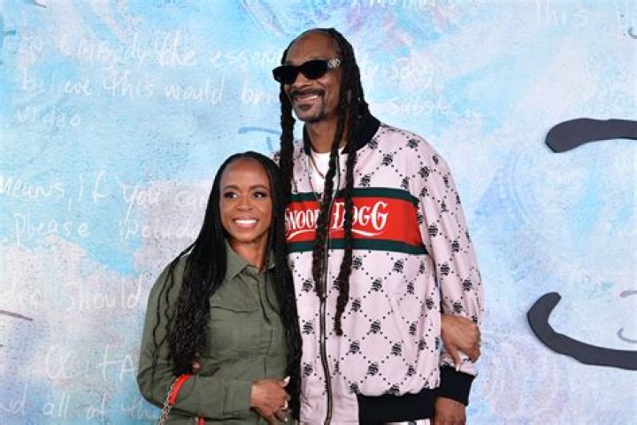 How Tall Is Snoop Dogg? Is He Really Over 6 Feet Tall?