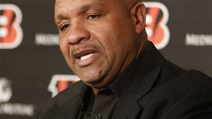 Hue Jackson Bio - daughter, contract, salary, net worth, raiders, bio, career, stats, relationship, biography, dating, wife