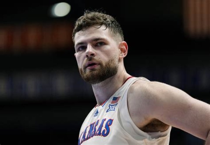 Michigan Wolverines Center Hunter Dickinson Biography (Age, Family, Affair, Girlfriend, Stats, Salary)